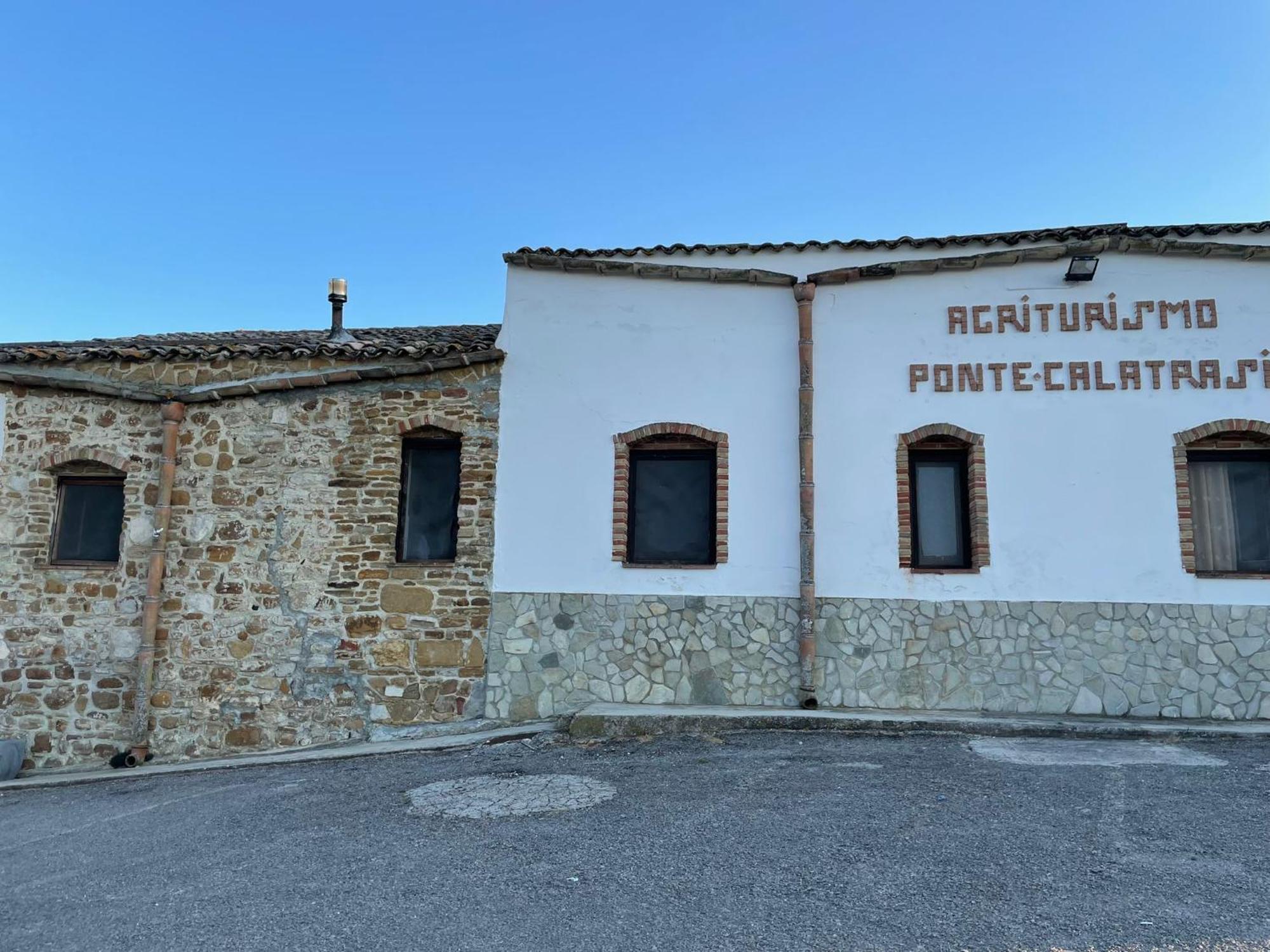 Ponte Calatrasi Agriturismo Roccamena Kültér fotó